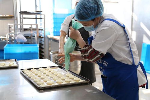 交流促提升！合肥工业大学饮食服务中心赴我校糕点厂调研学习